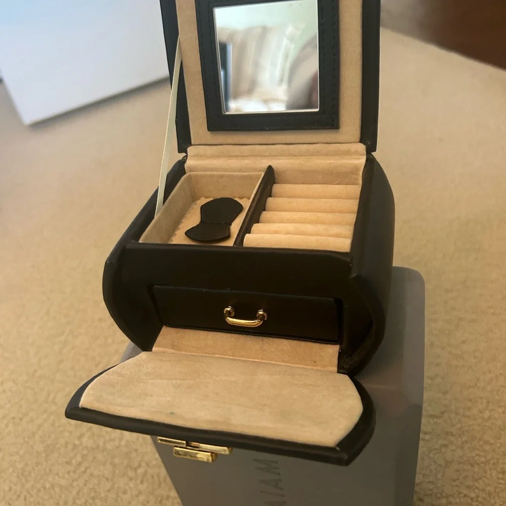 Black and Gold Travel Jewelry Case - Picture 4 of 7